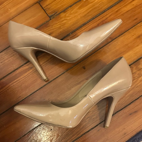 3/$25 Chinese Laundry Nude Patent Pointed Toe Heels Sz 10M Classic Pump - Picture 2 of 11